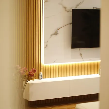 Lux Retreat *