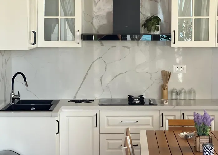 Lux Retreat アパート ドゥラス